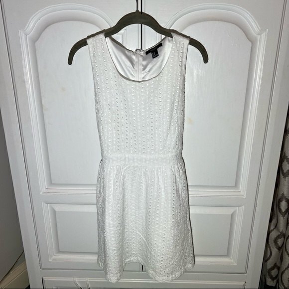 Forever 21 Women's Eyelet Dress with Zipper closure,‎ Size M, White Mini - Picture 1 of 6
